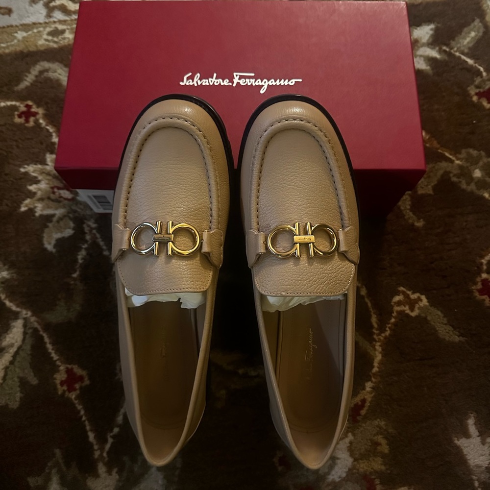 Salvatore Ferragamo Rolo Loafer Women’s Size 11